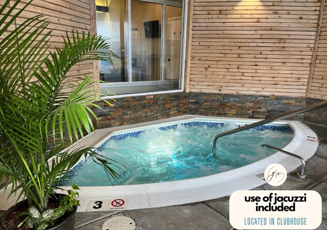 Getaway Villa- 3 Mins To Mohegan- Fully Stocked With Two Full Beds & Fireplace- Jacuzzi, Saltwater Pools, Sauna Norwich Buitenkant foto
